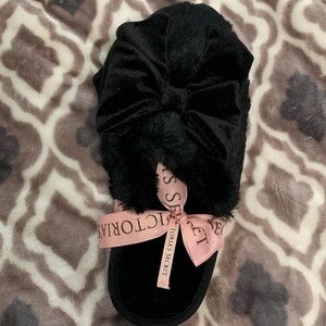 Brand New Limited Edition Black VS Bow Slippers